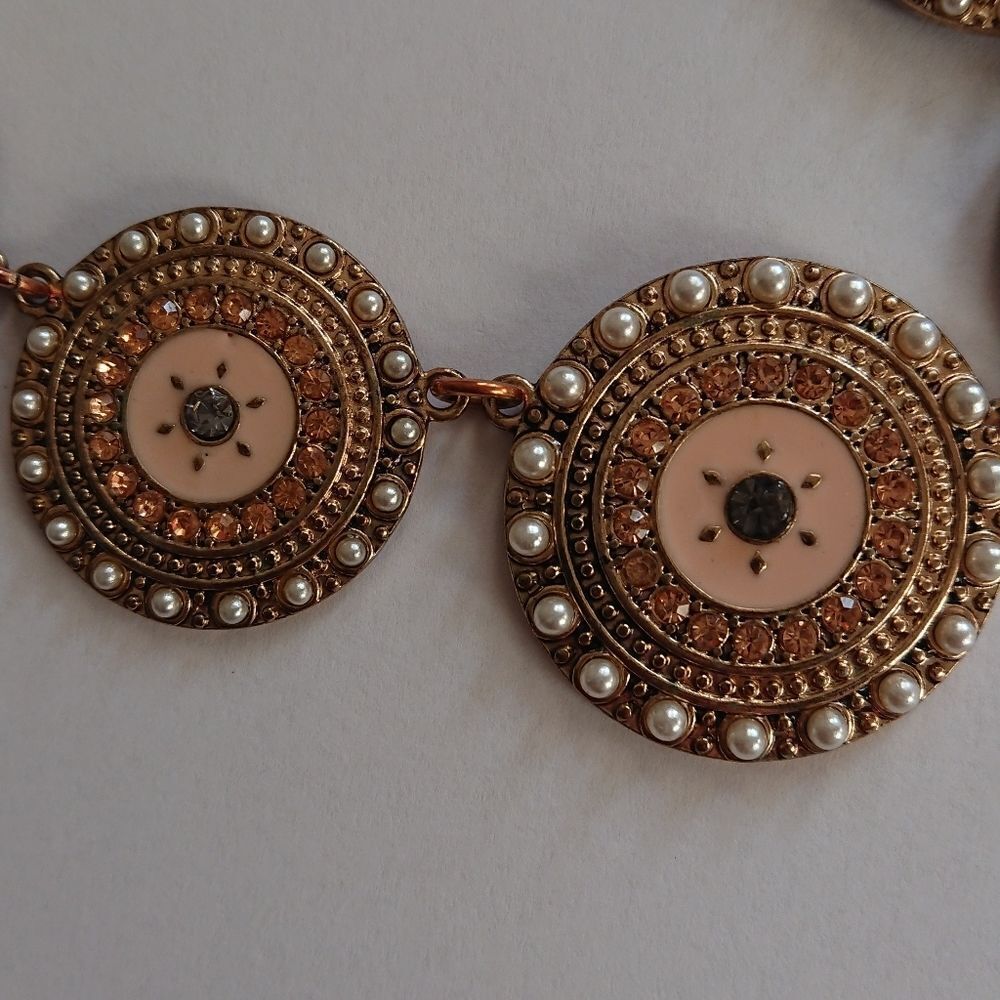 H & M Golden tone with faux pearls necklace - Picture 6 of 6